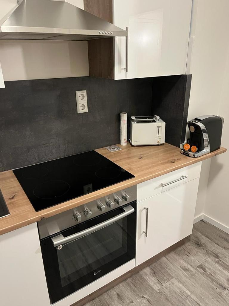 Schoene Ferienwohnung/Pendlerwohnung Илцен Екстериор снимка